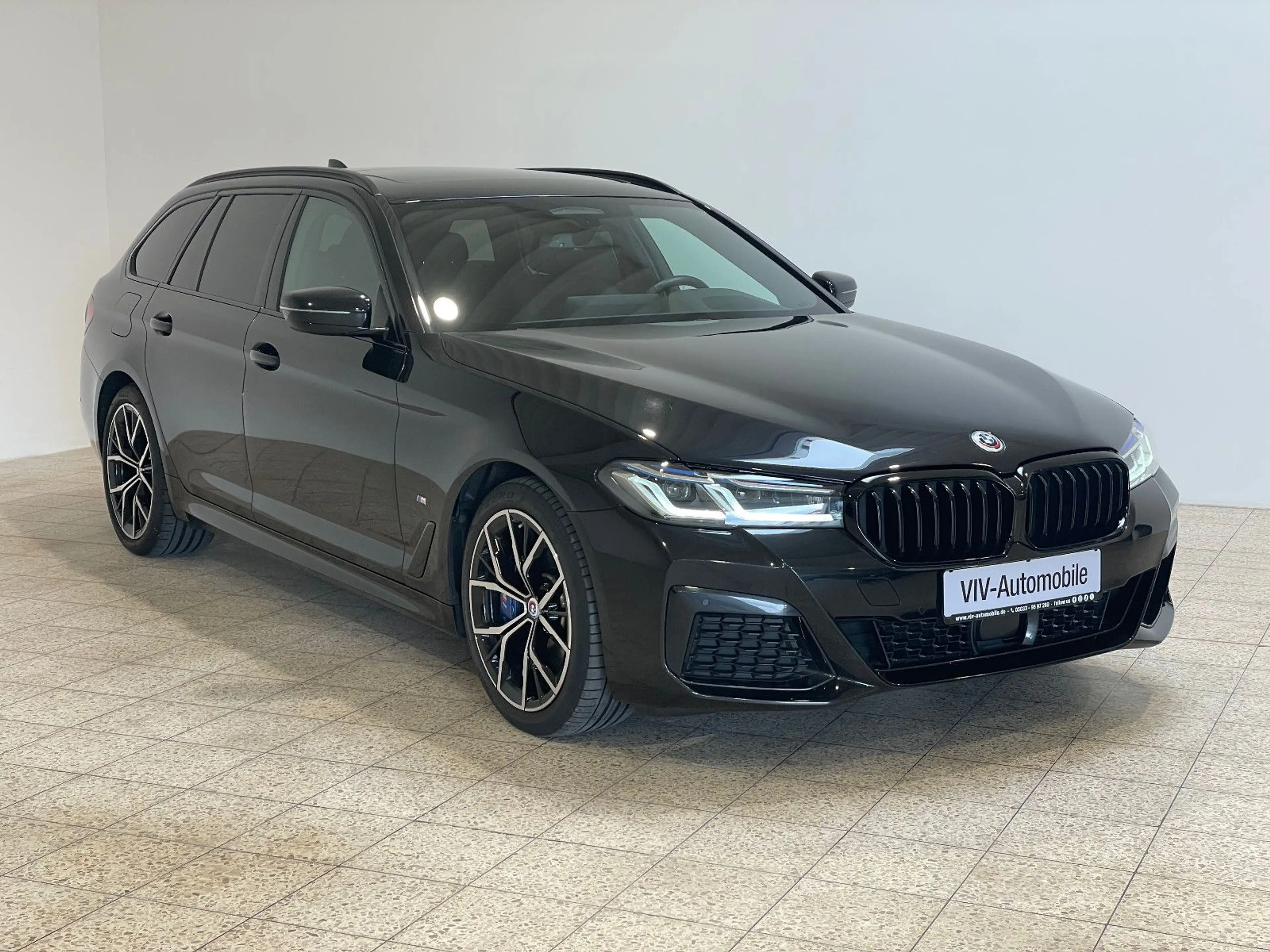 BMW 530 d Touring M Sport Laser*Head-Up*Panorama*AHK* — photo 3