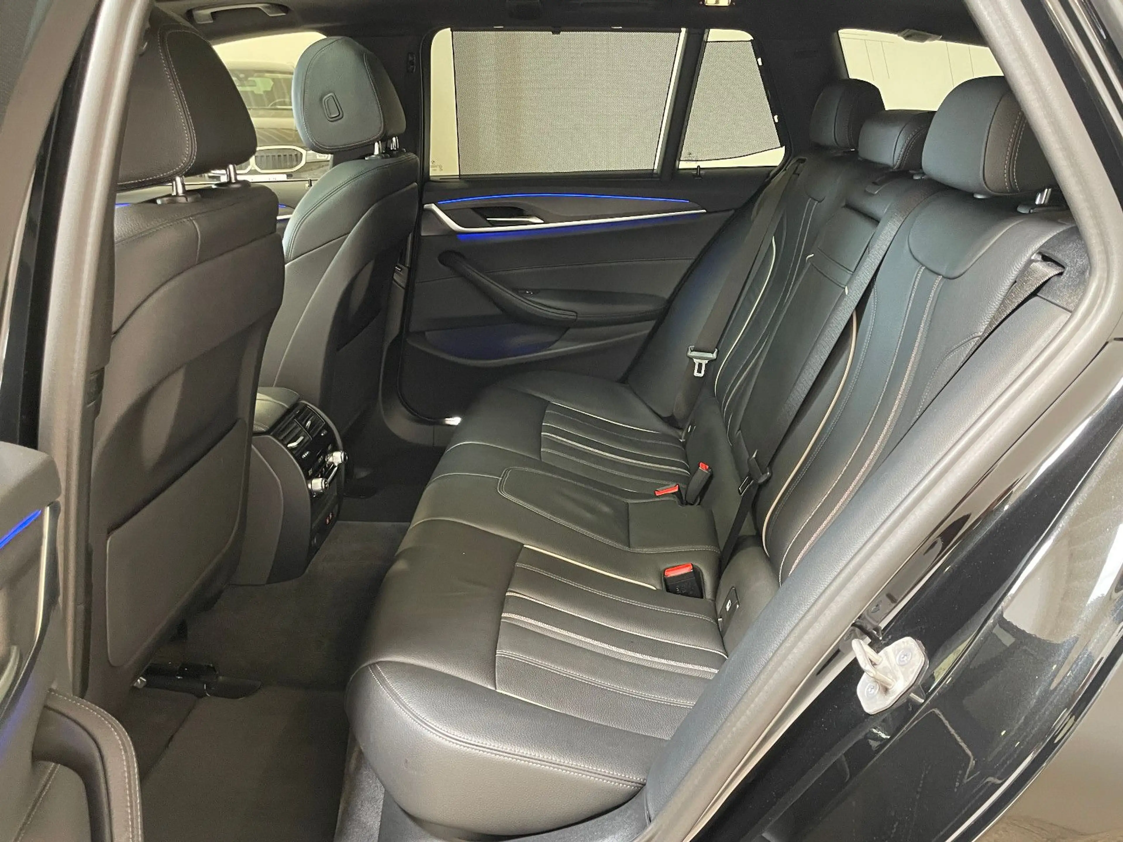 BMW 530 d Touring M Sport Laser*Head-Up*Panorama*AHK* — photo 18