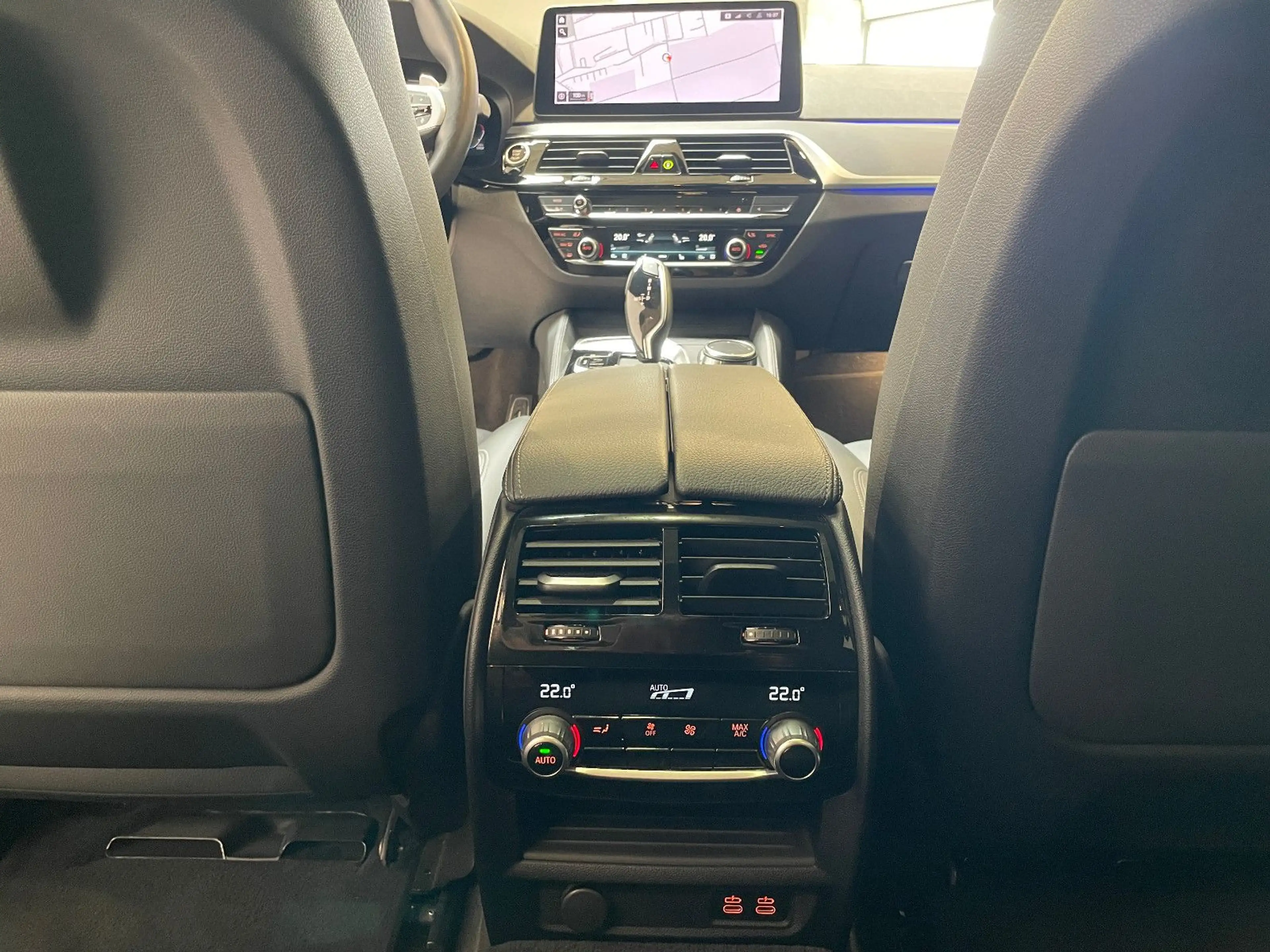 BMW 530 d Touring M Sport Laser*Head-Up*Panorama*AHK* — photo 19