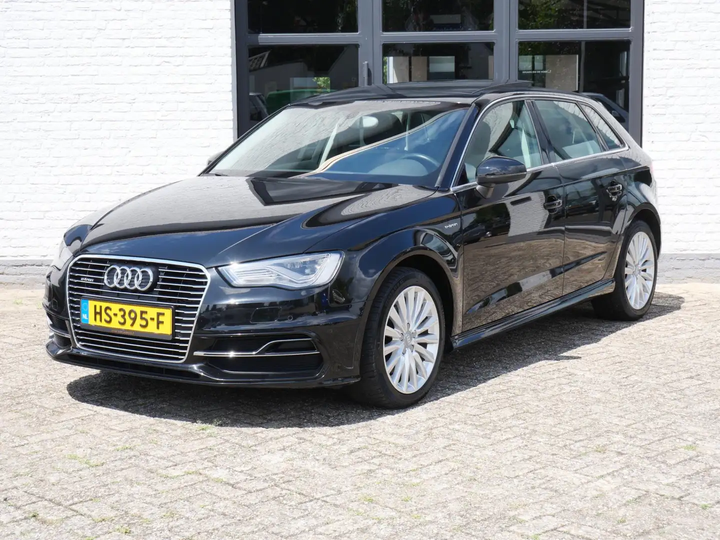 Audi A3 Sportback 1.4 e-tron PHEV Attraction Pro Line plus Zwart - 1