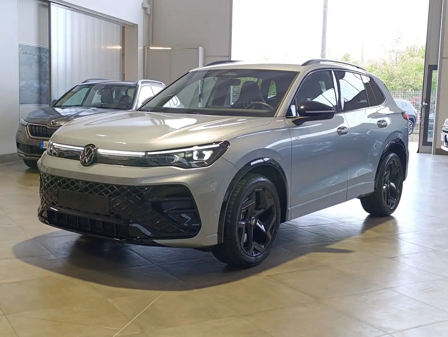 Volkswagen Tiguan Tiguan 2.0 TDI 150 CV DSG R-Line Silber - 1