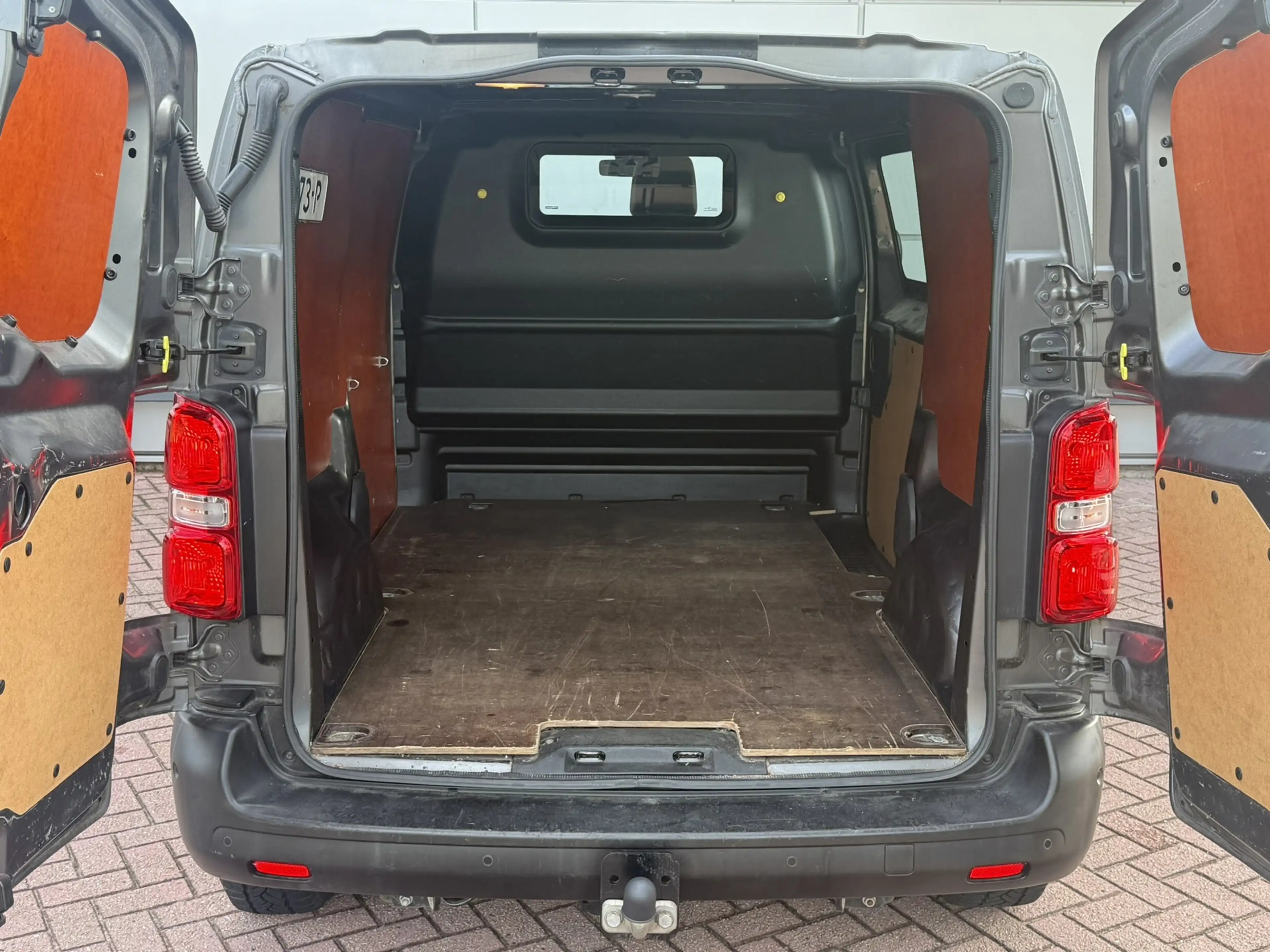 Peugeot Expert 2.0 BlueHDI 120 Standard Grip — photo 24