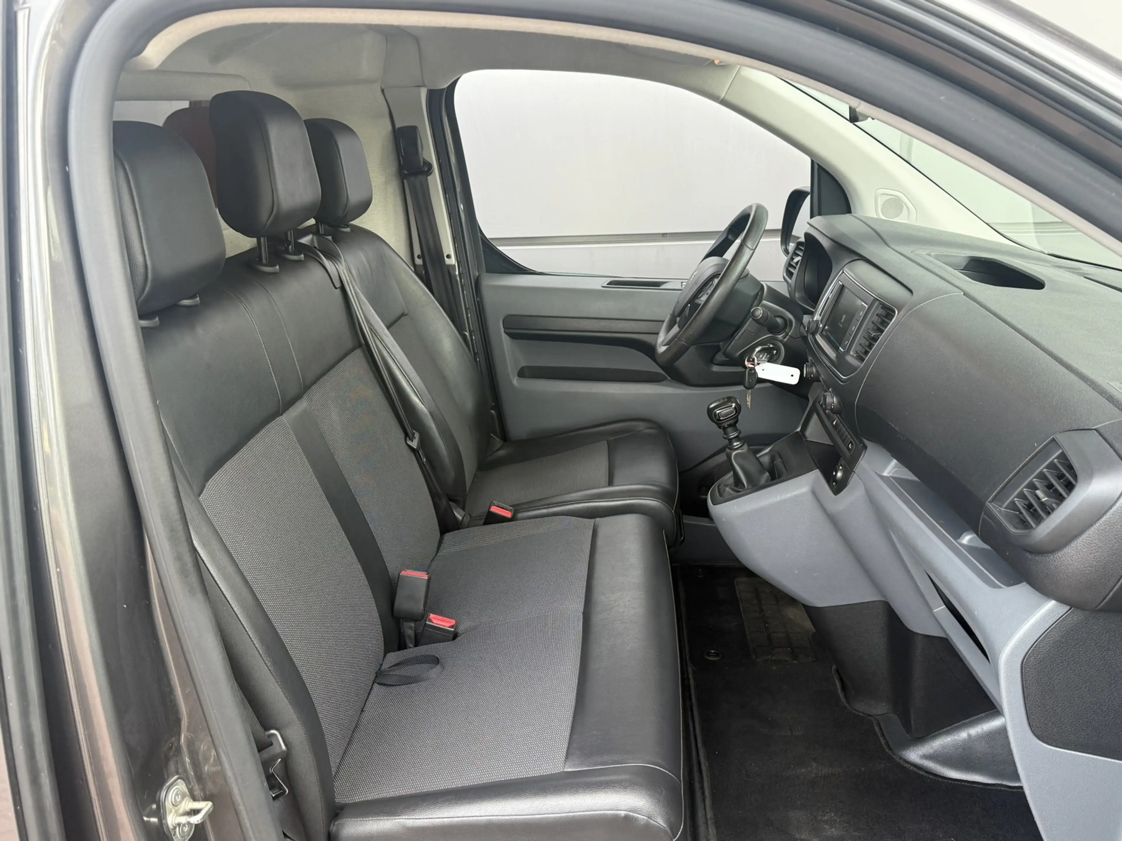 Peugeot Expert 2.0 BlueHDI 120 Standard Grip — photo 9
