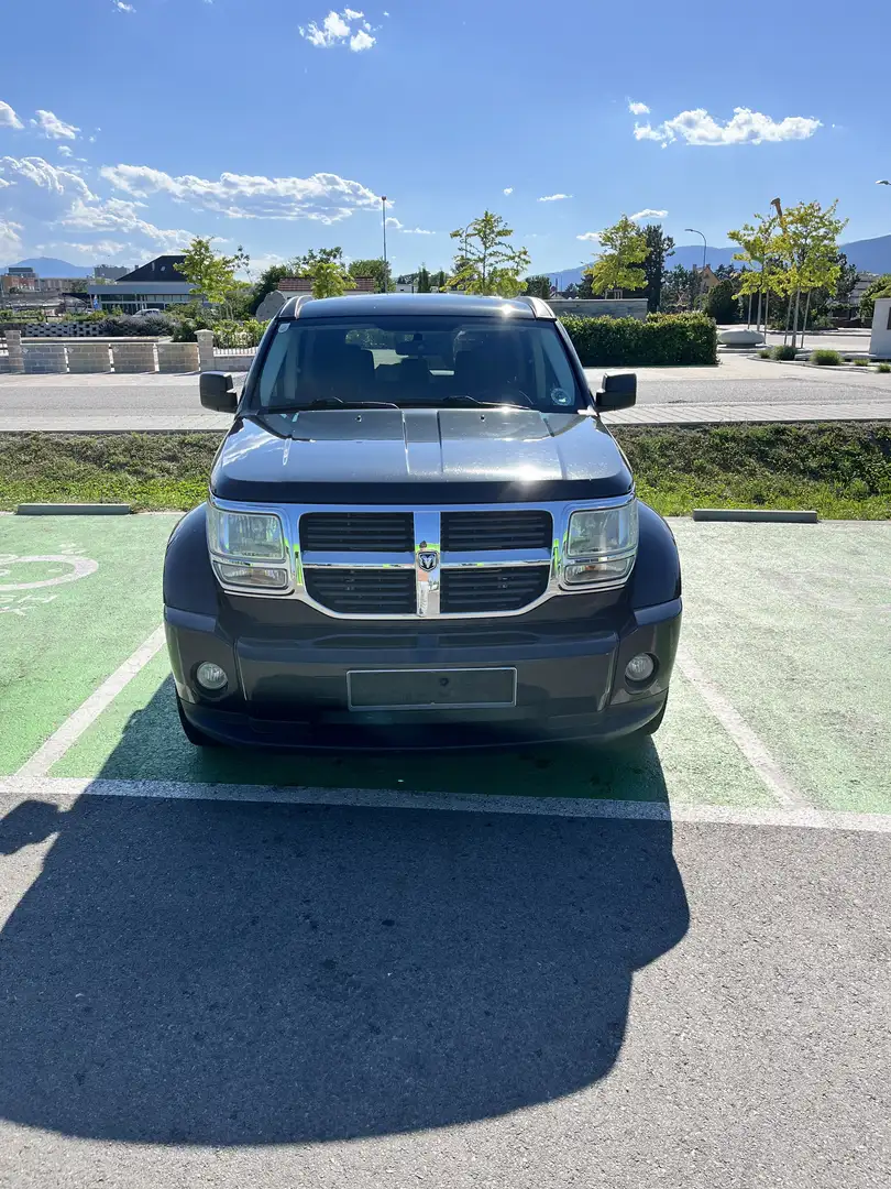 Dodge Nitro 2,8 CRD SXT 4x4 Schwarz - 2