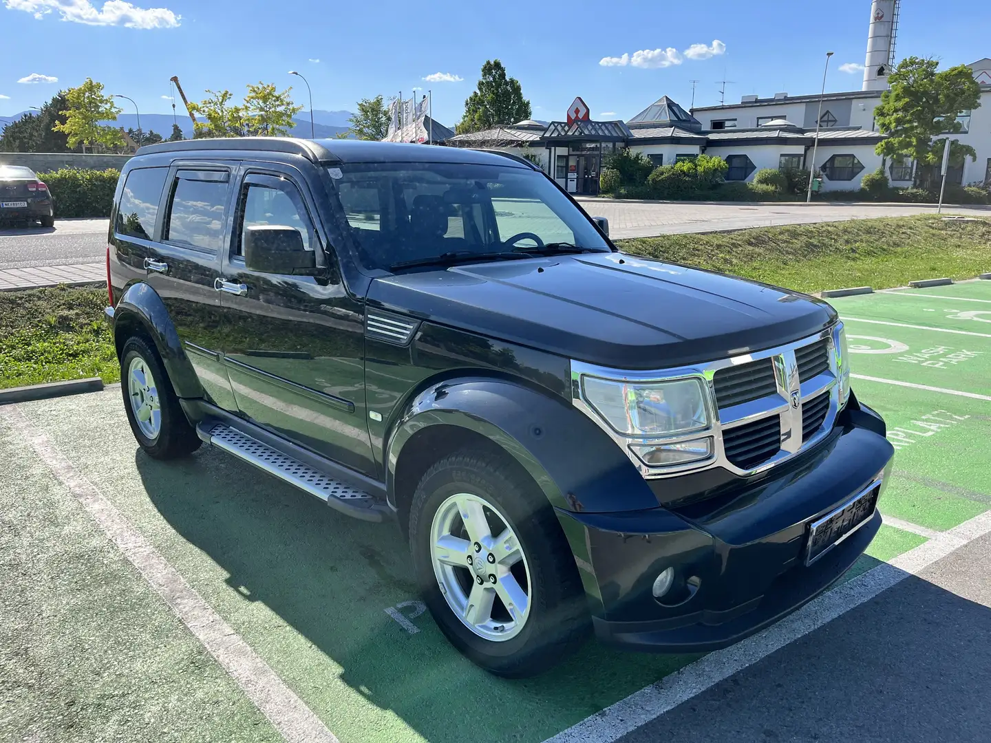 Dodge Nitro 2,8 CRD SXT 4x4 Schwarz - 1