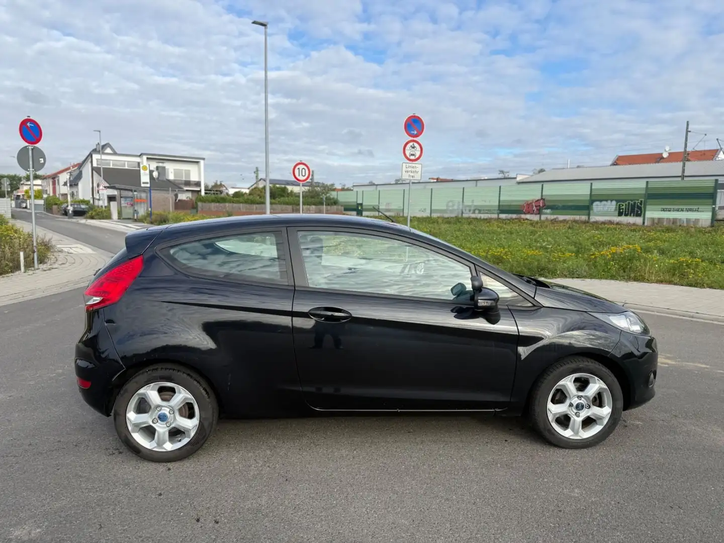 Ford Fiesta Trend X-Paket *1.HAND+KLIMA+ALUFELGEN* Schwarz - 2