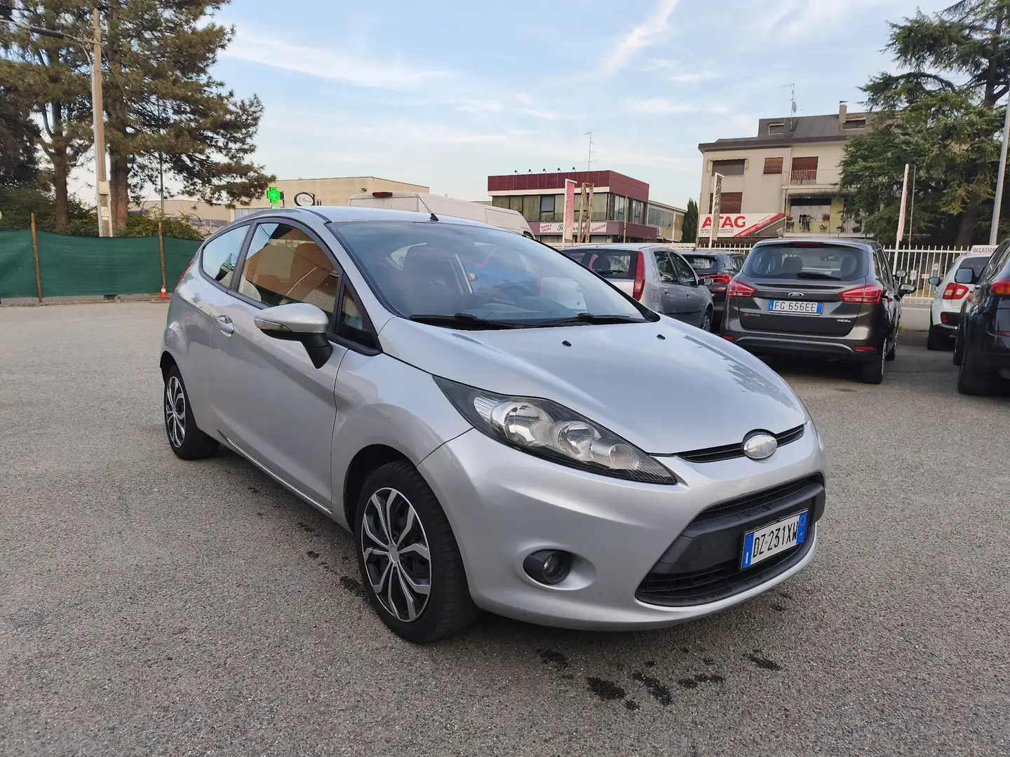 Ford Fiesta Fiesta VI 2008 3p 1.2 16v Titanium 82cv Silber - 2