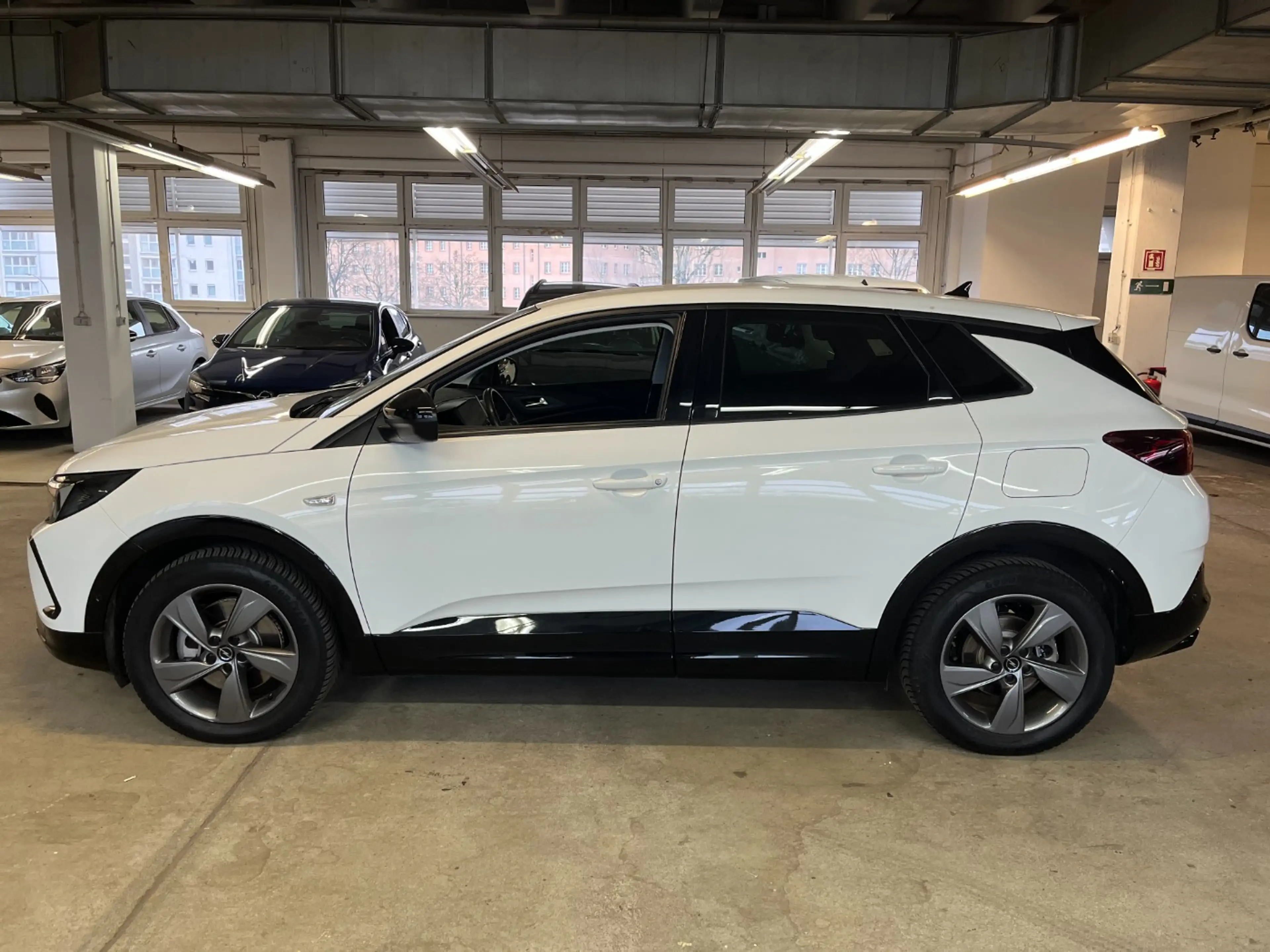 Opel Grandland 1.6 Kamera,PDC,Lenkradhzg.,Navi,CarPlay — photo 4