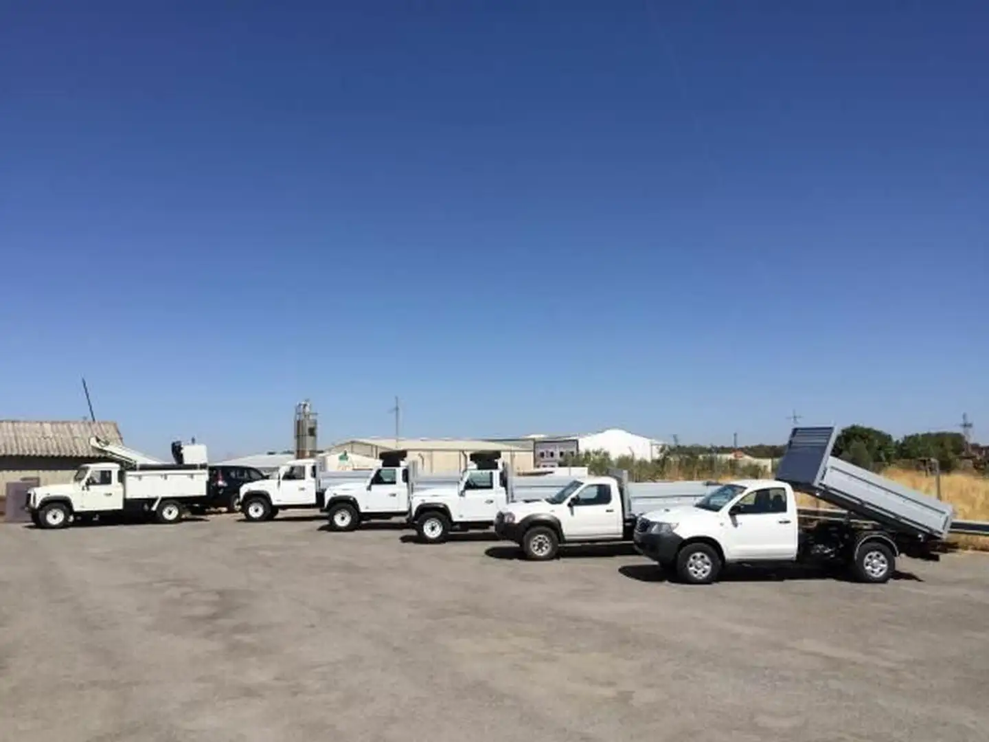 Toyota Hilux Cabina Sencilla Chasis GX Blanco - 1