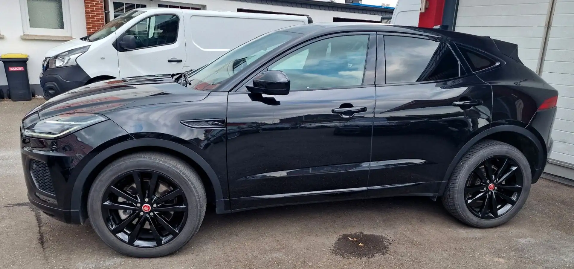 Jaguar E-Pace E-PACE R-Dynamic SE AWD 1.Hd/LED/Leder/Pano Schwarz - 2