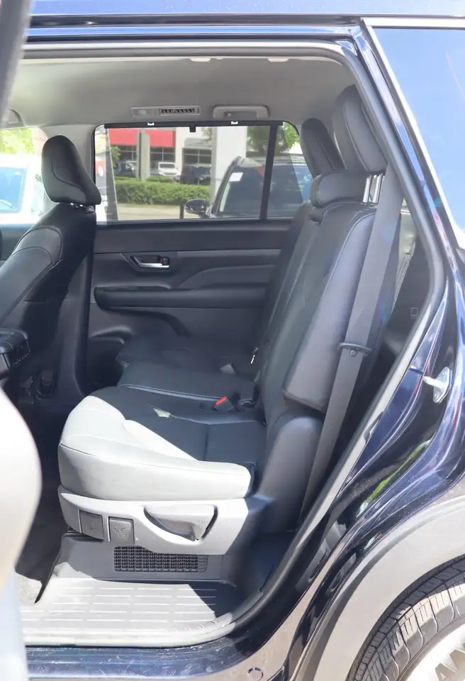 Toyota Grand Highlander fotografie Toyota Grand Highlander