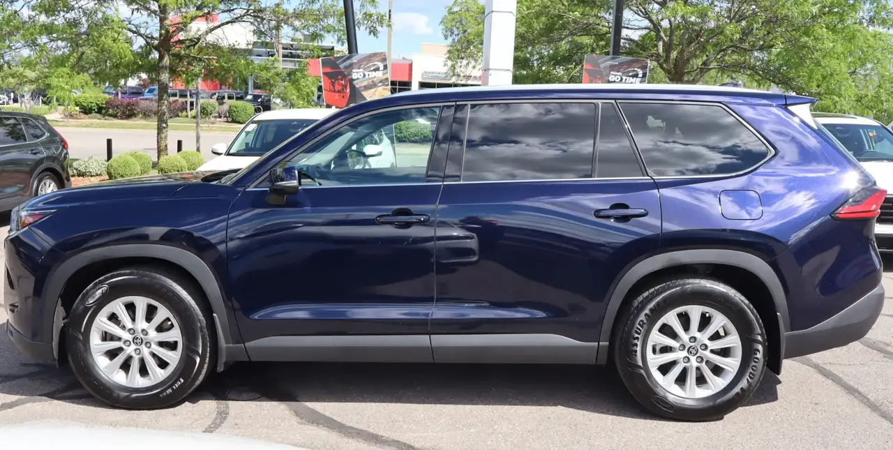 Toyota Grand Highlander fotografie Toyota Grand Highlander