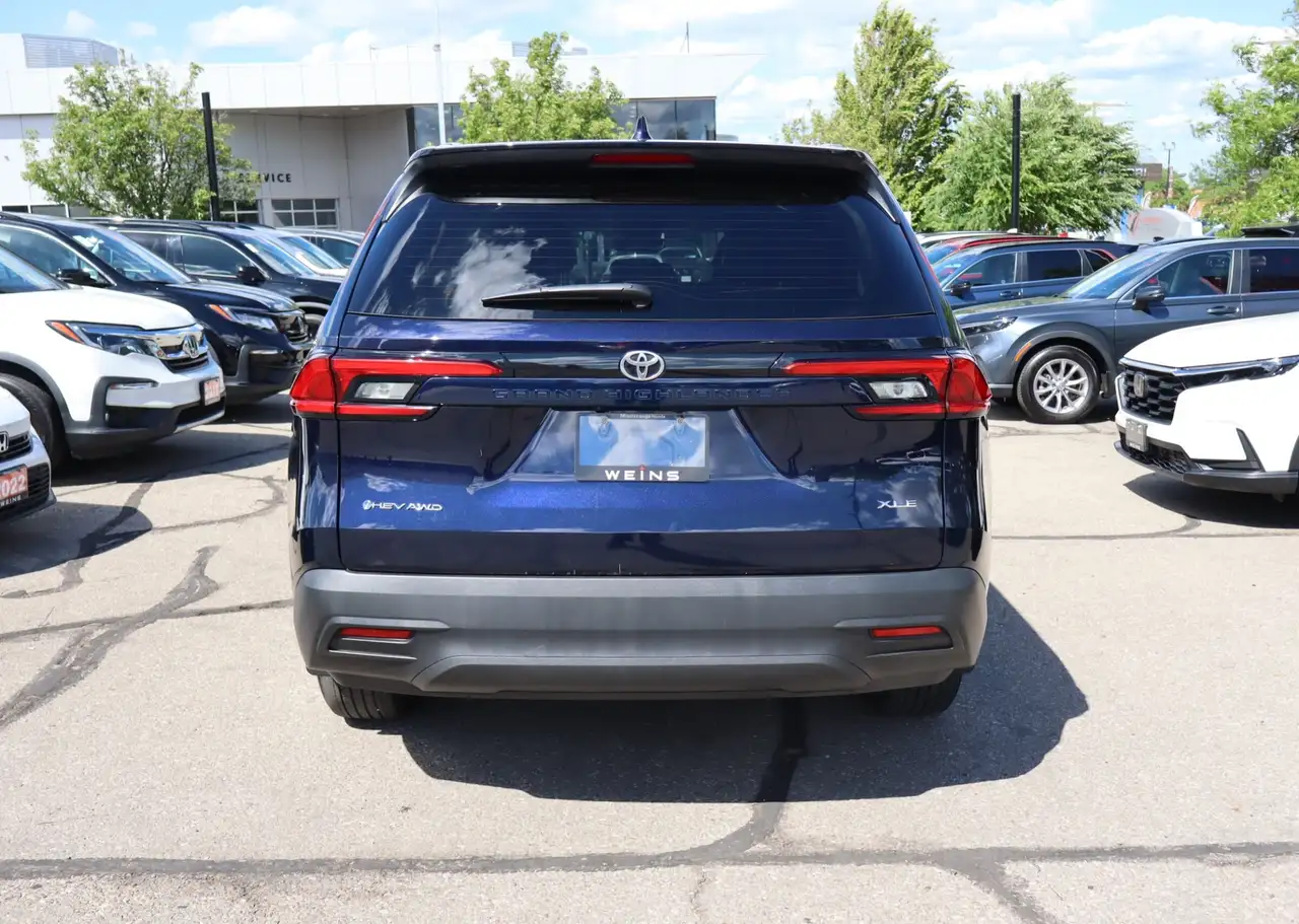 Toyota Grand Highlander fotografie Toyota Grand Highlander
