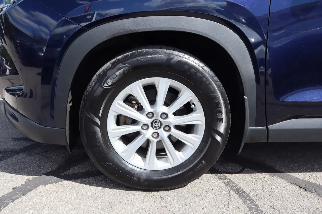 Toyota Grand Highlander fotografie Toyota Grand Highlander