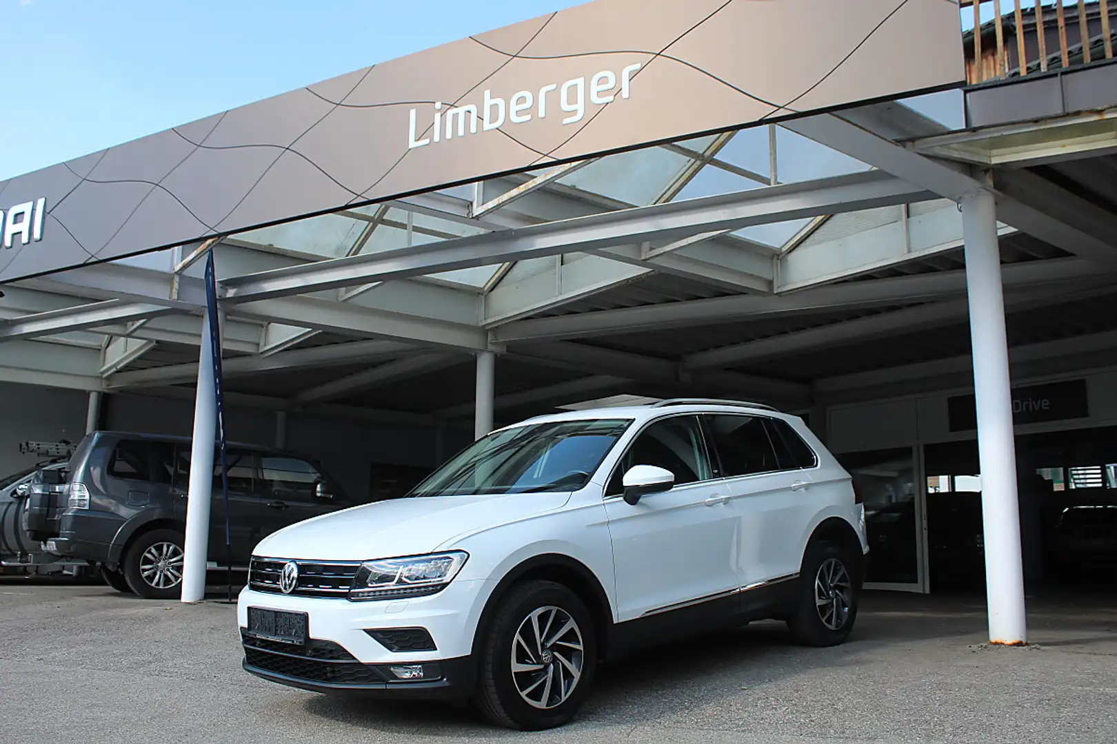 Volkswagen Tiguan 2,0 TDI SCR 4Motion Comfortline Weiß - 1