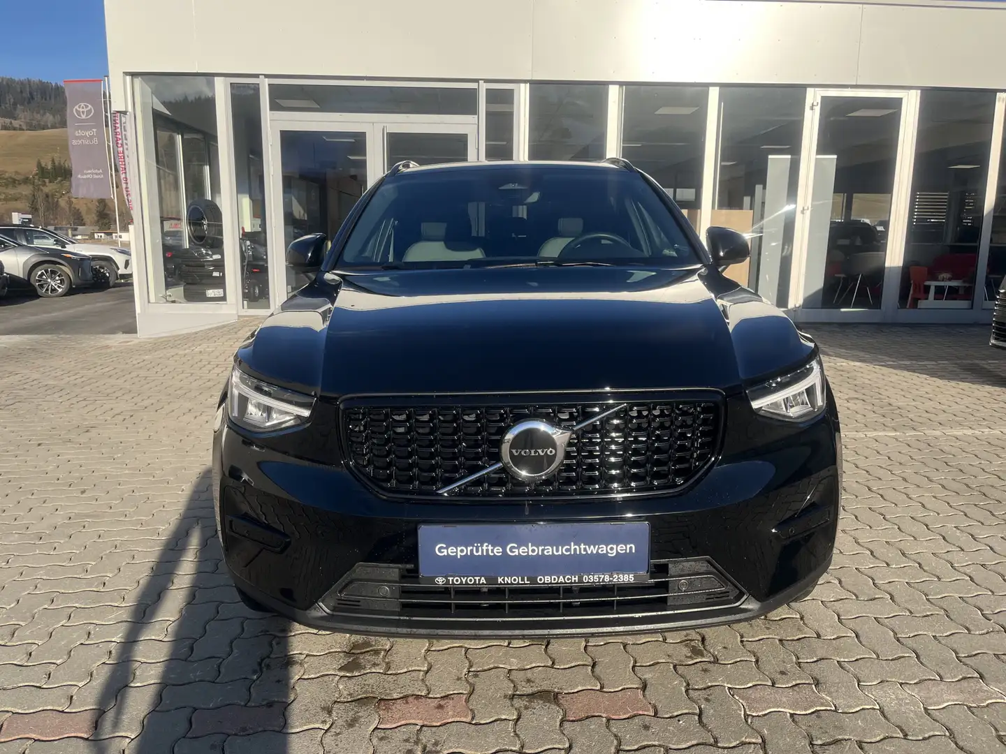 Volvo XC40 Plus Dark 2WD Schwarz - 2