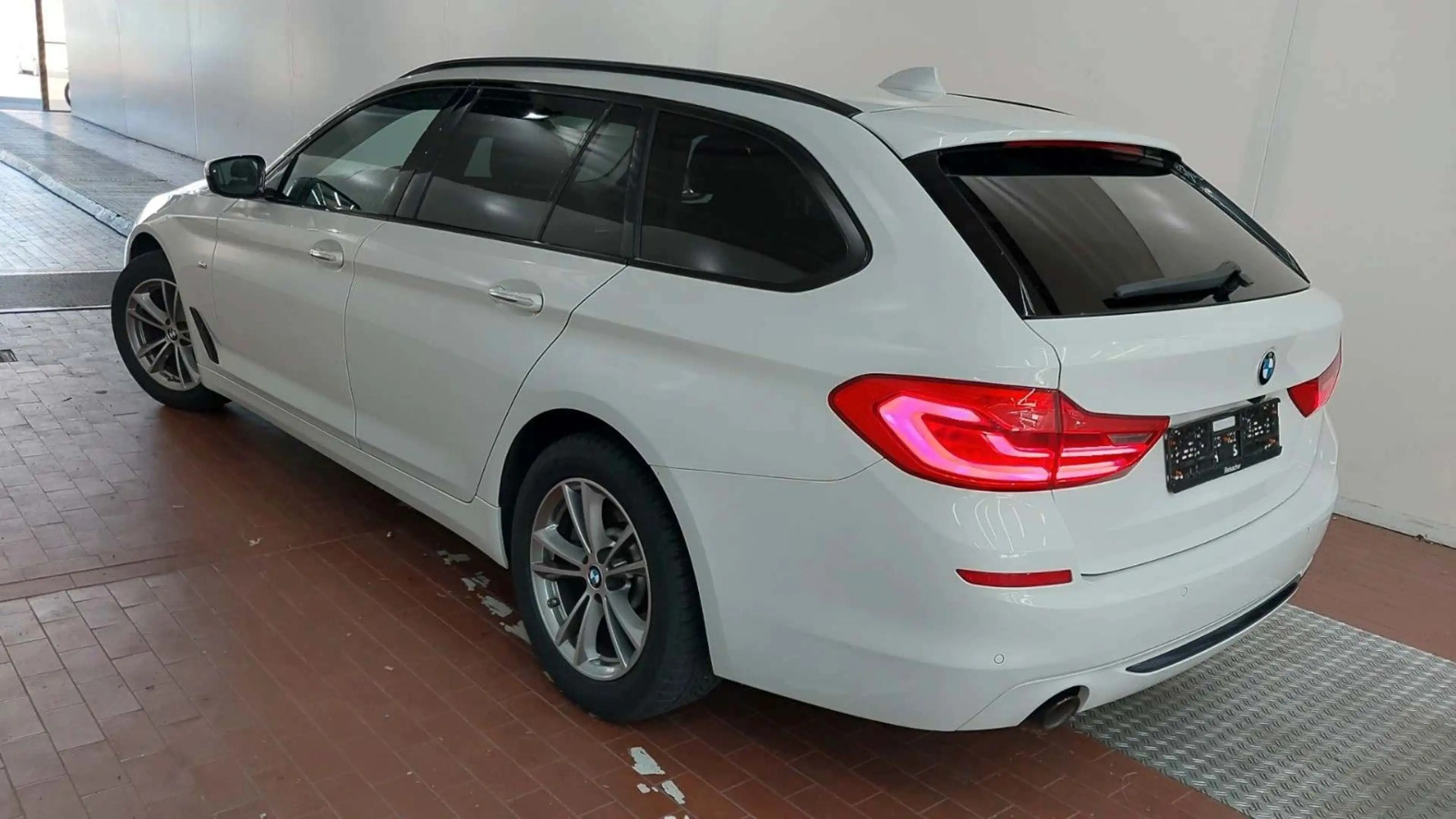BMW 520 5 Touring 520 d Sport Line — photo 4