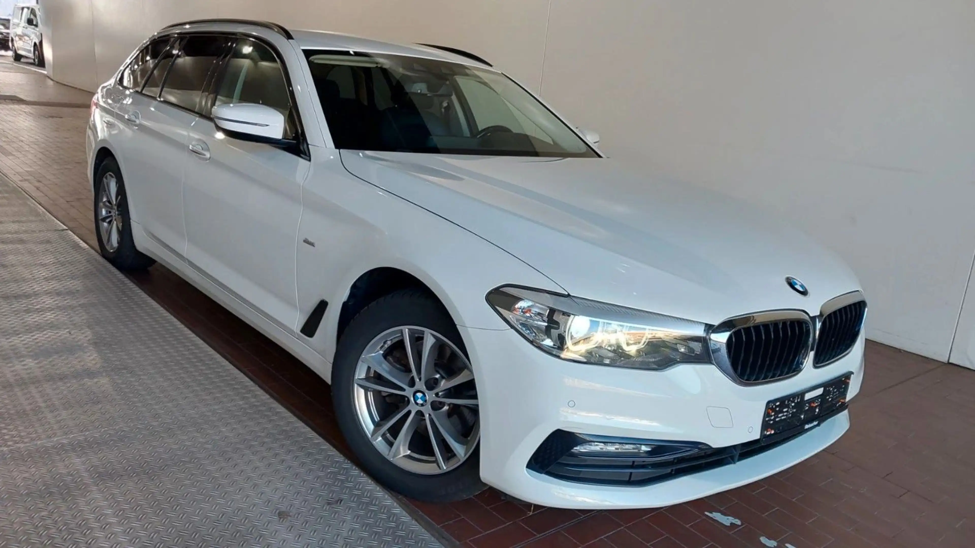 BMW 520 5 Touring 520 d Sport Line — photo 2