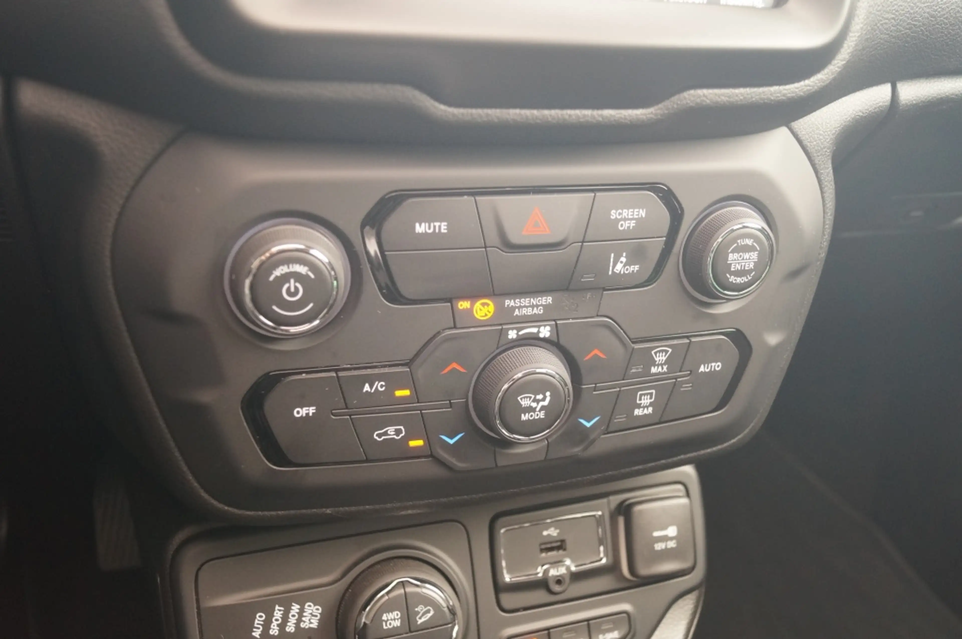 Jeep Renegade 4xe 240 PHEV Hybrid 4WD Limited -PANO-CAM- — photo 20