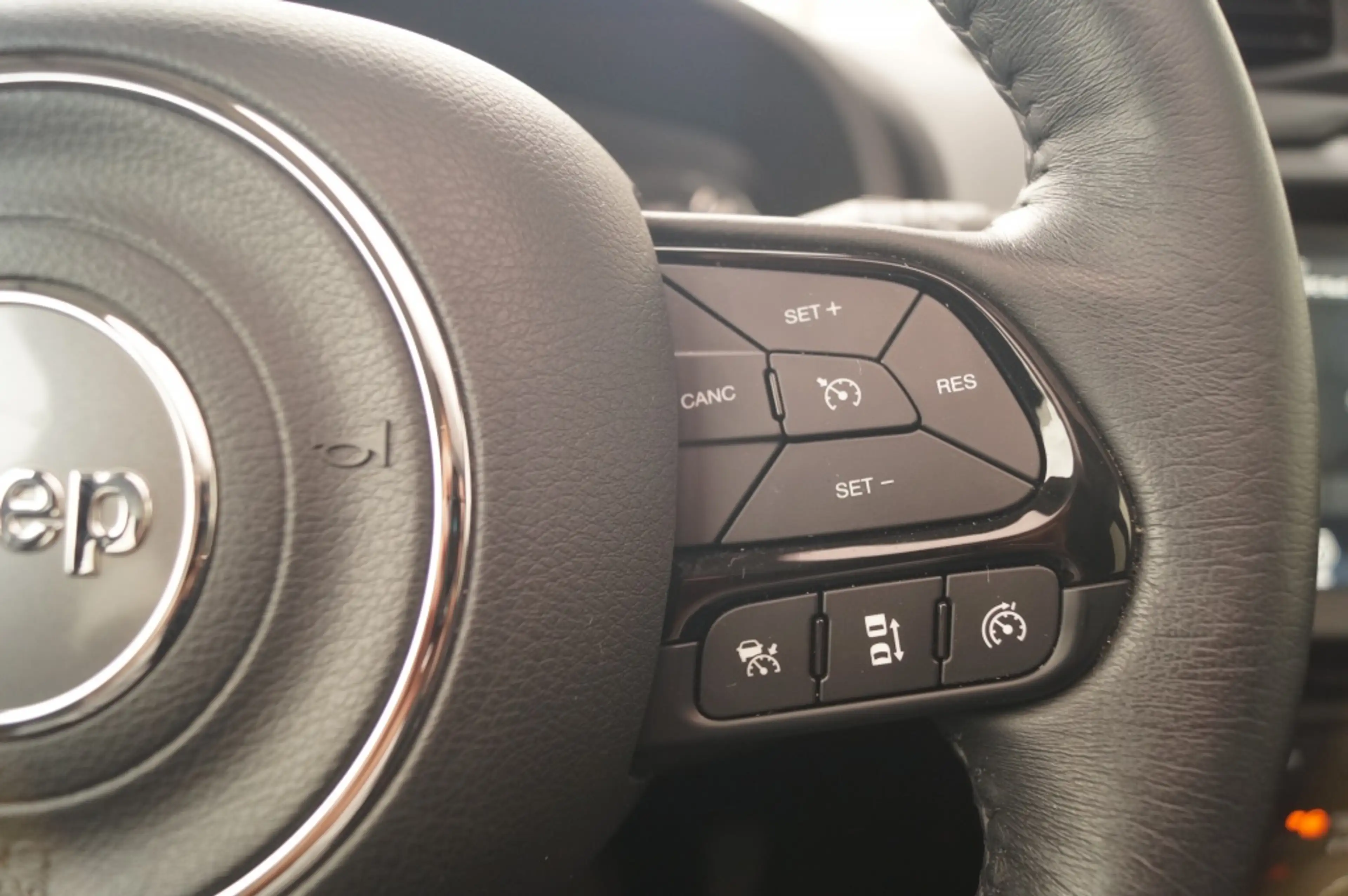 Jeep Renegade 4xe 240 PHEV Hybrid 4WD Limited -PANO-CAM- — photo 17