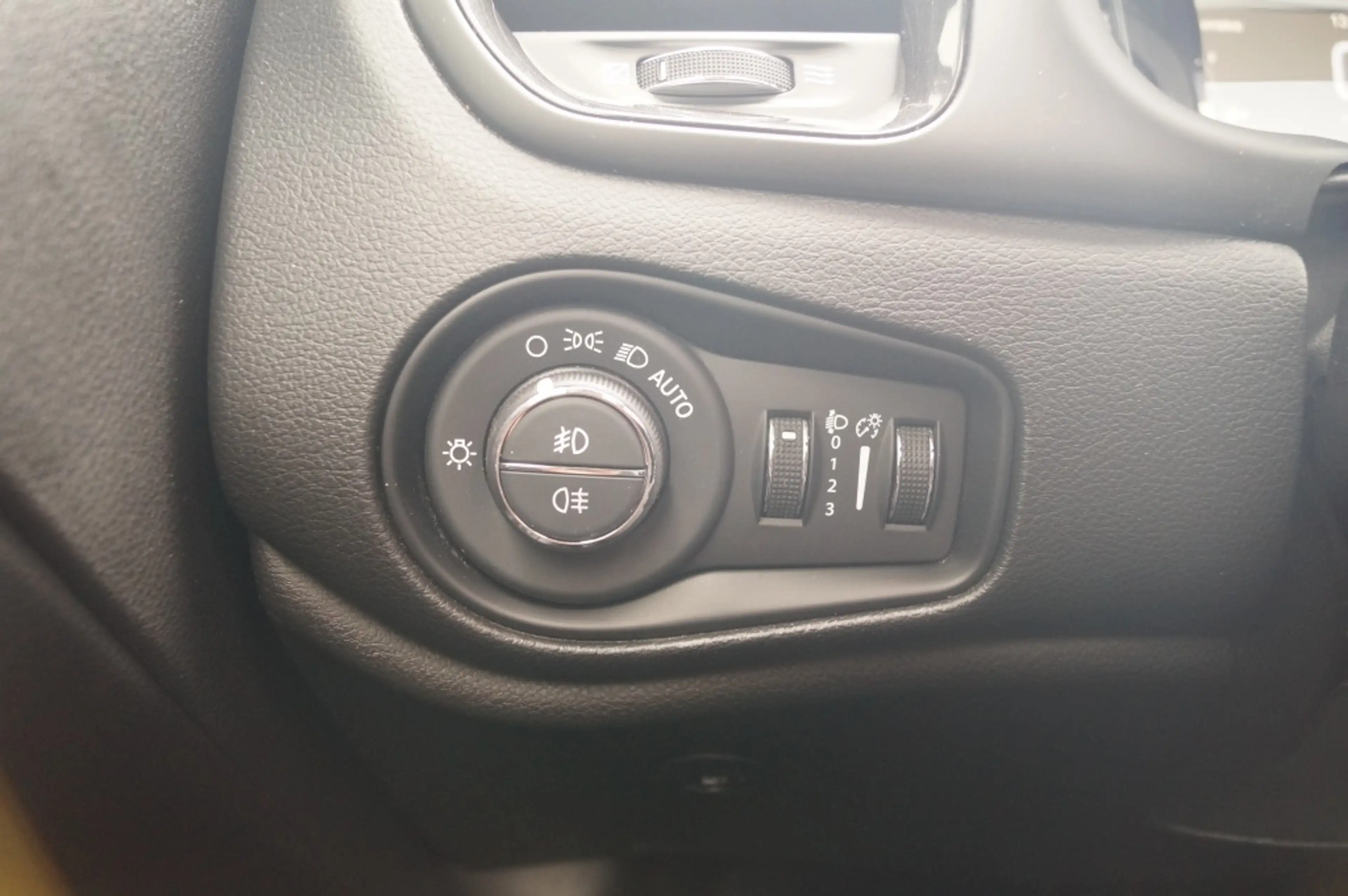 Jeep Renegade 4xe 240 PHEV Hybrid 4WD Limited -PANO-CAM- — photo 24
