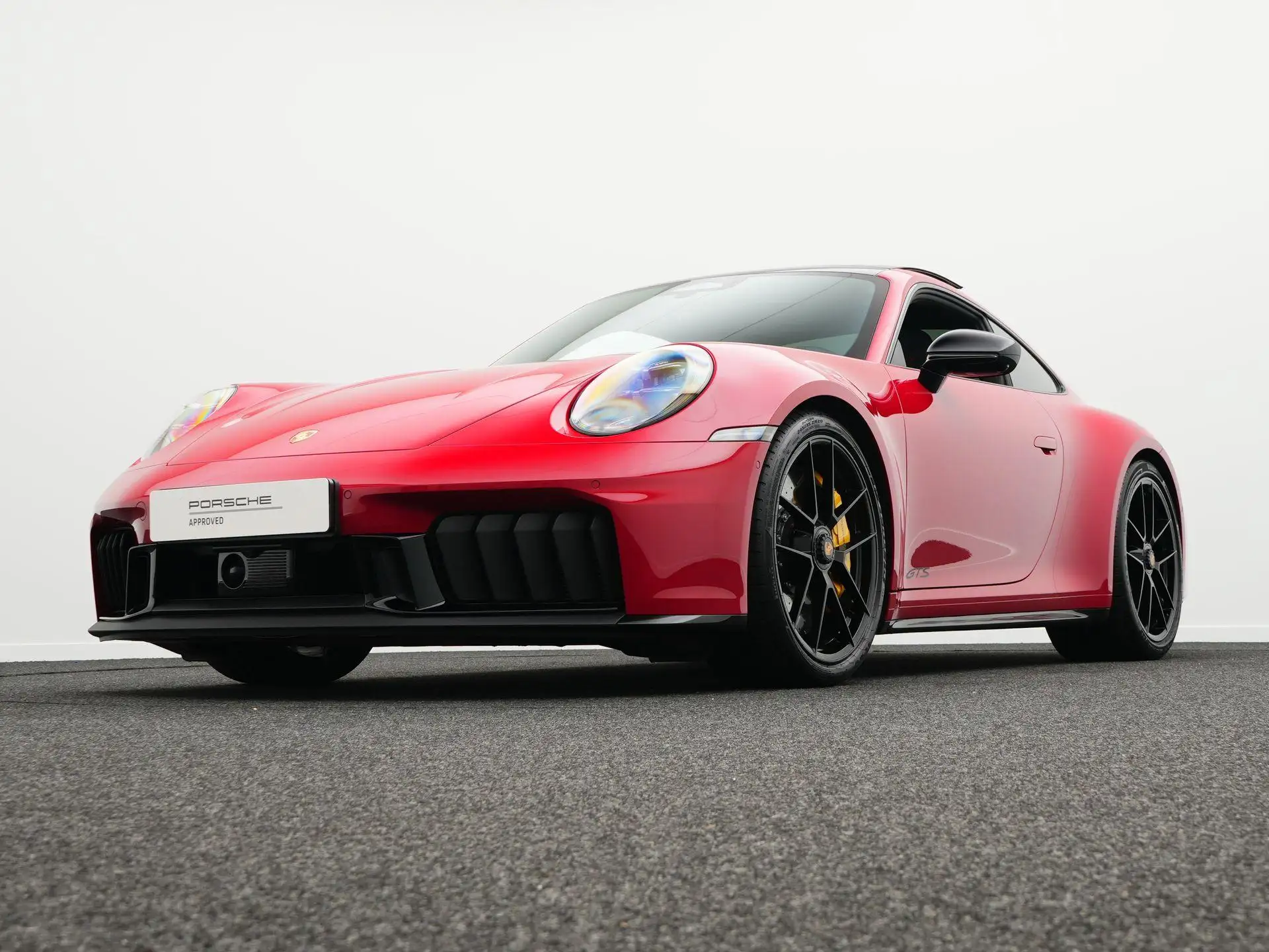 포르쉐 911 Carrera 4 GTS Coupe 2026 레드 사진 4