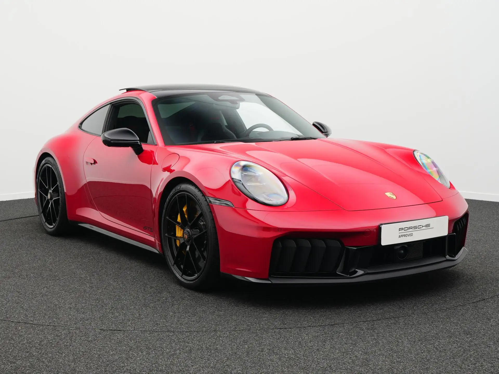 포르쉐 911 Carrera 4 GTS Coupe 2026 레드 사진 2