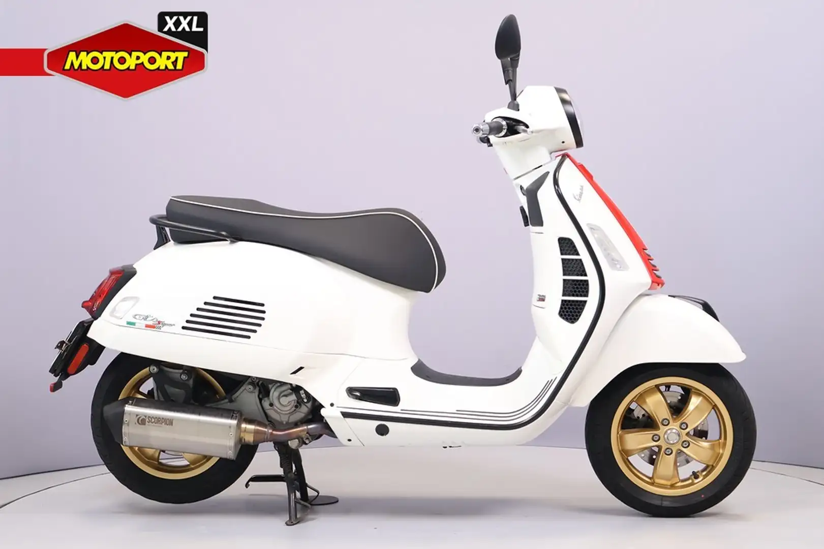 Vespa GTS Super 300 Fekete - 1
