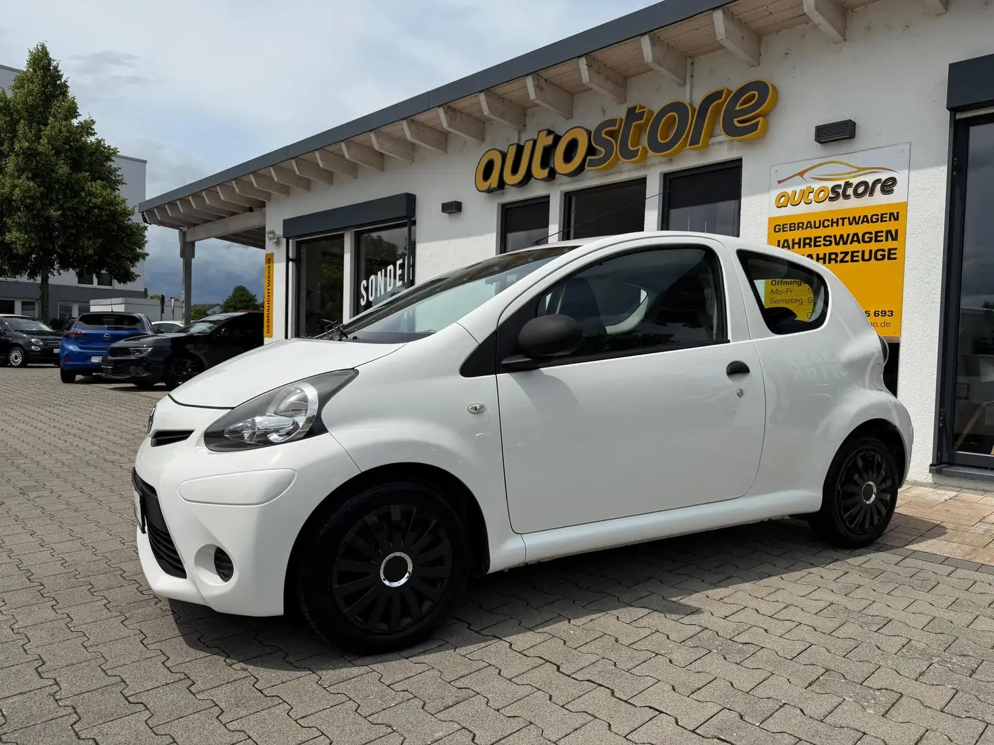 Toyota Aygo 1.0 50 kW (68 PS), Schalt. 5-Gang, Frontantrieb Bílá - 1