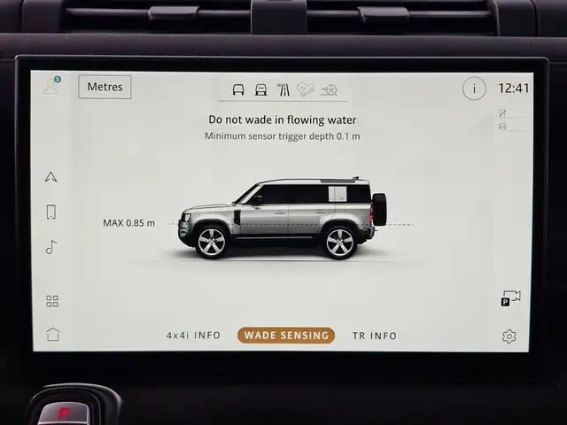 Land Rover Defender 110 view 16