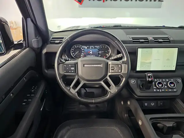 Land Rover Defender 110 view 8