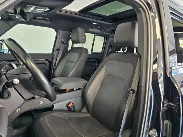 Land Rover Defender 110 view 11