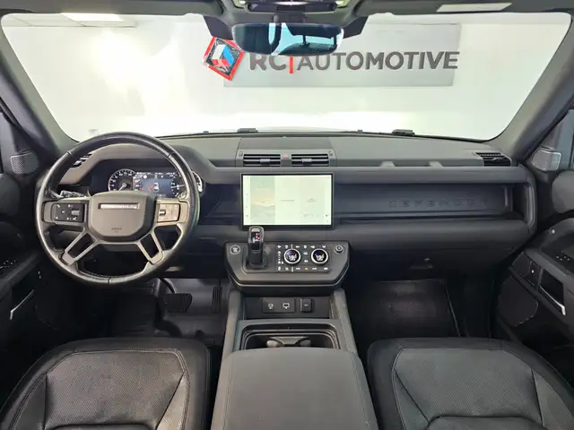 Land Rover Defender 110 view 7