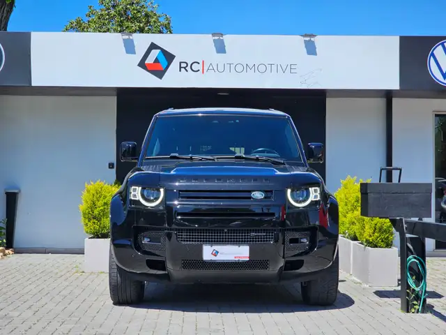 Land Rover Defender 110 view 3