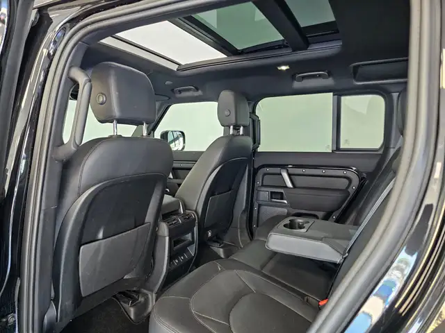 Land Rover Defender 110 view 6