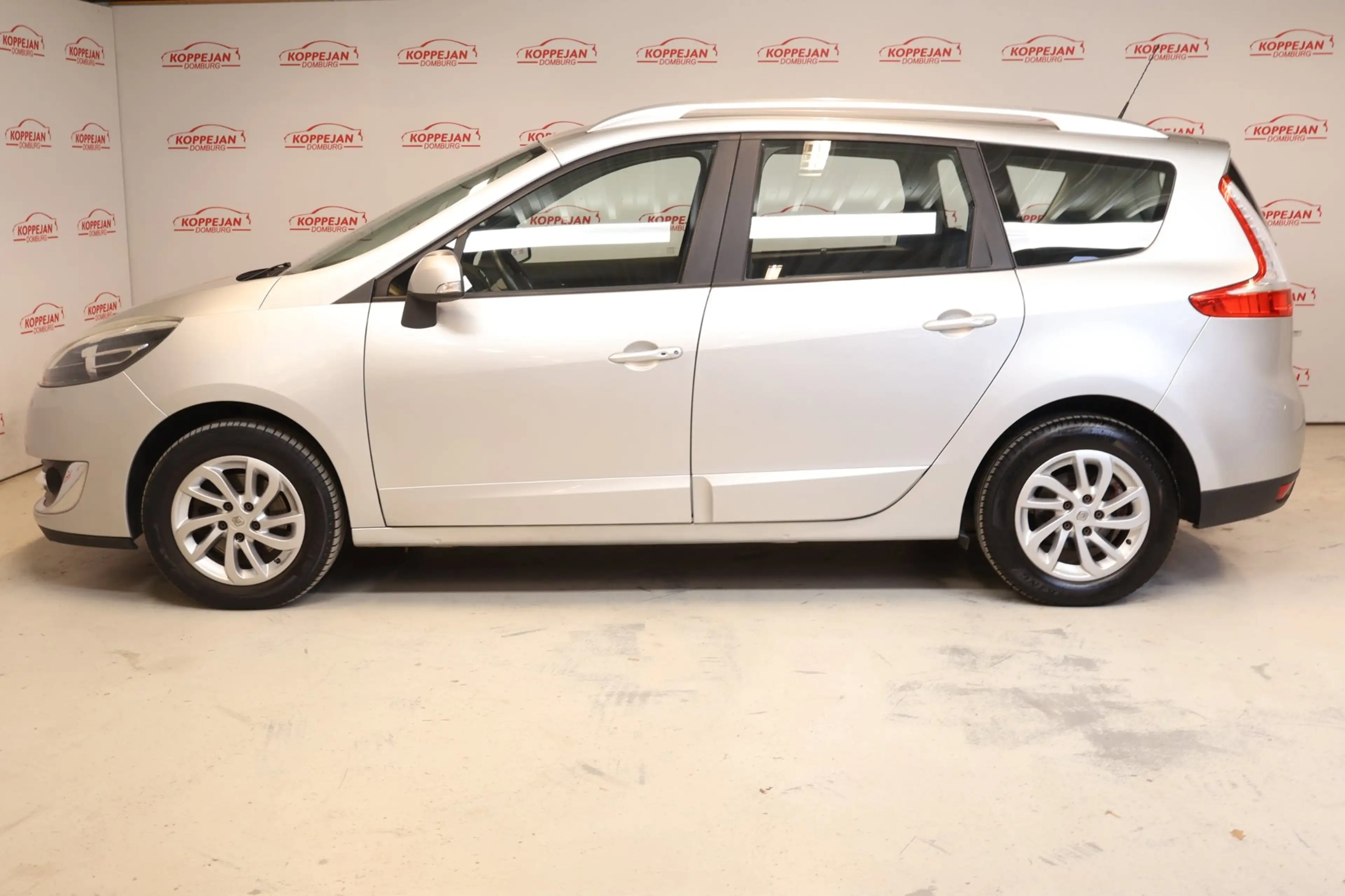 Renault Grand Scenic 1.2 TCe Bose NL Auto|5 personen| Trekhaak|Navigati — photo 4