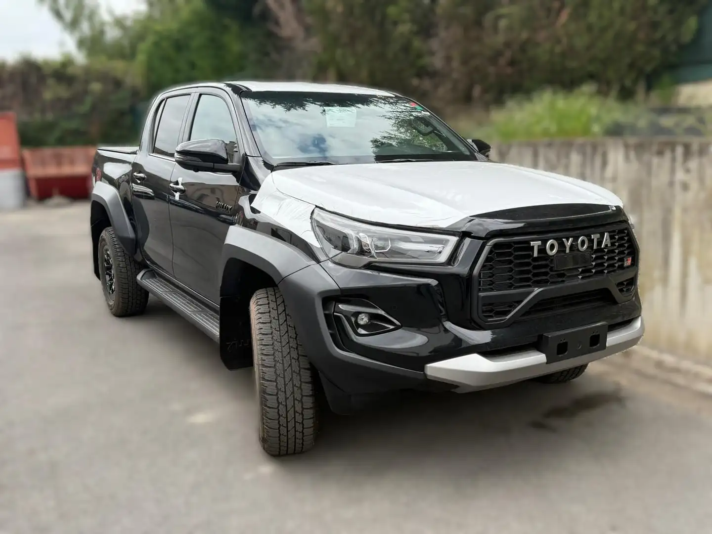Toyota Hilux HILUX DBLE CAB GR SPORT II 2.8L 204 D-4D BVA Noir - 1