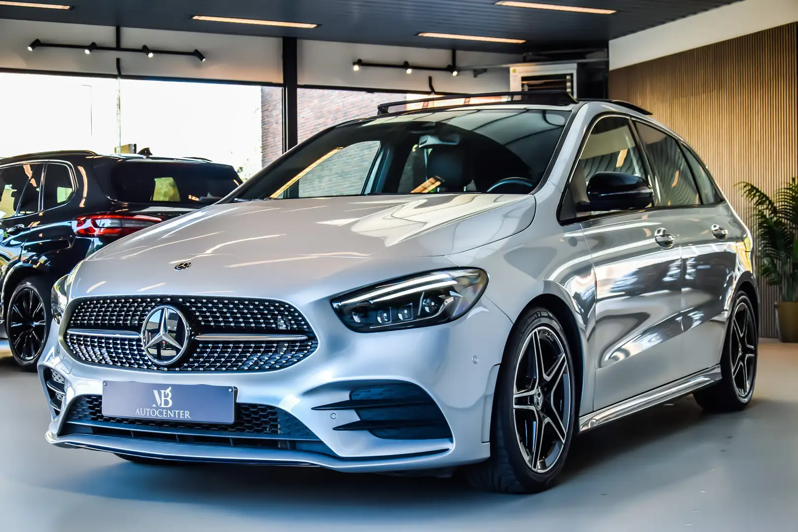 Mercedes-Benz B 180 d AMG-Line Night Edition 06/2019 - Full Option!! Zilver - 1