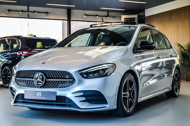 Mercedes-Benz B 180 d AMG-Line Night Edition 06/2019 - Full Option!!
