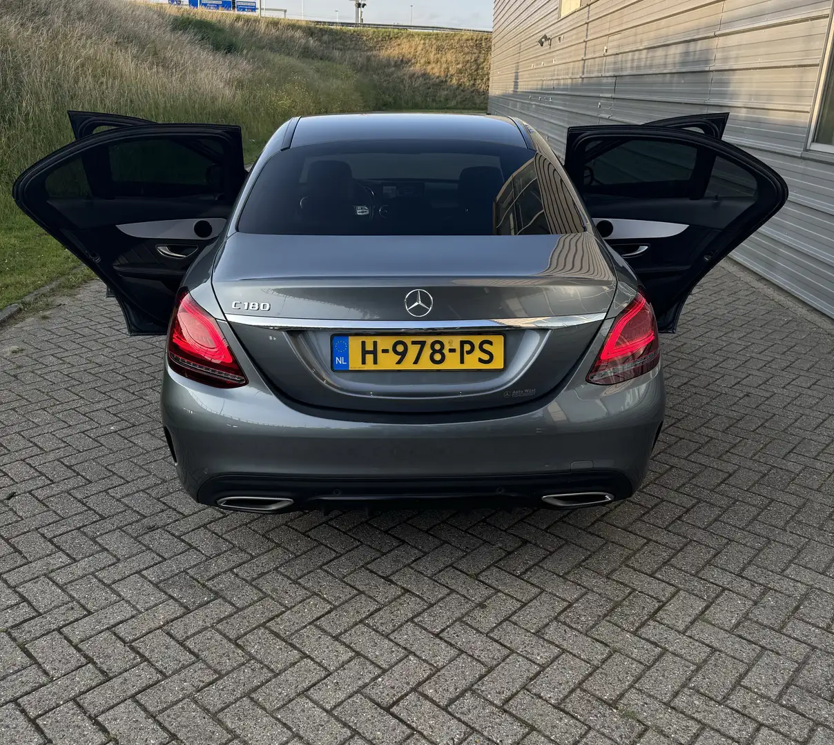 Mercedes-Benz C 180 AMG Line | AUT | 1e eigenaar | Dealer onderhouden Grijs - 2