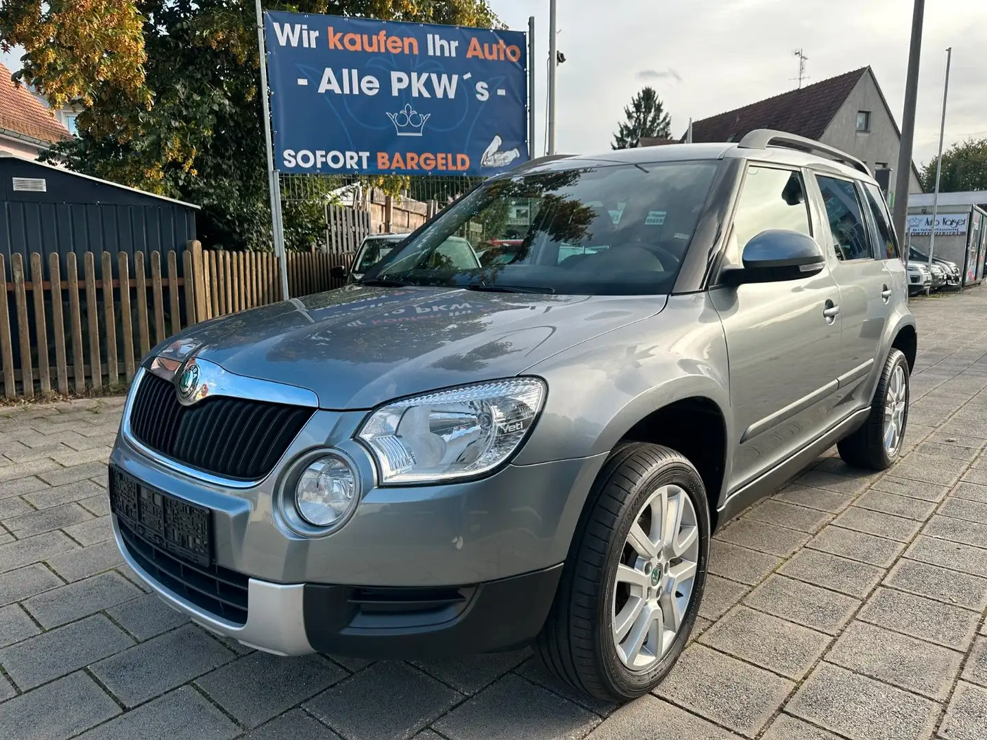 Skoda Yeti Ambition Plus Edition 4x4 SHZ/PDC/8FACH Grau - 1
