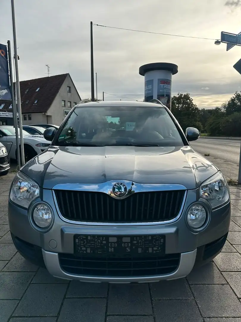 Skoda Yeti Ambition Plus Edition 4x4 SHZ/PDC/8FACH Gris - 2