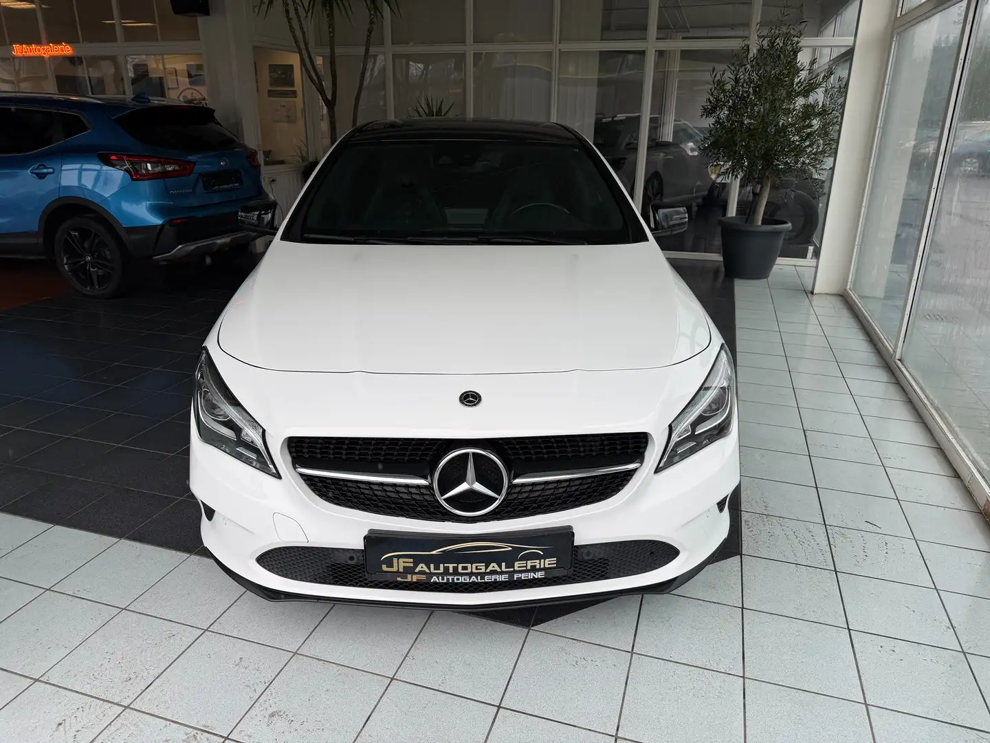 Mercedes-Benz CLA 200 CLA 200"AMG-Line"2.HAND"12MonateGarantie" Blanc - 2