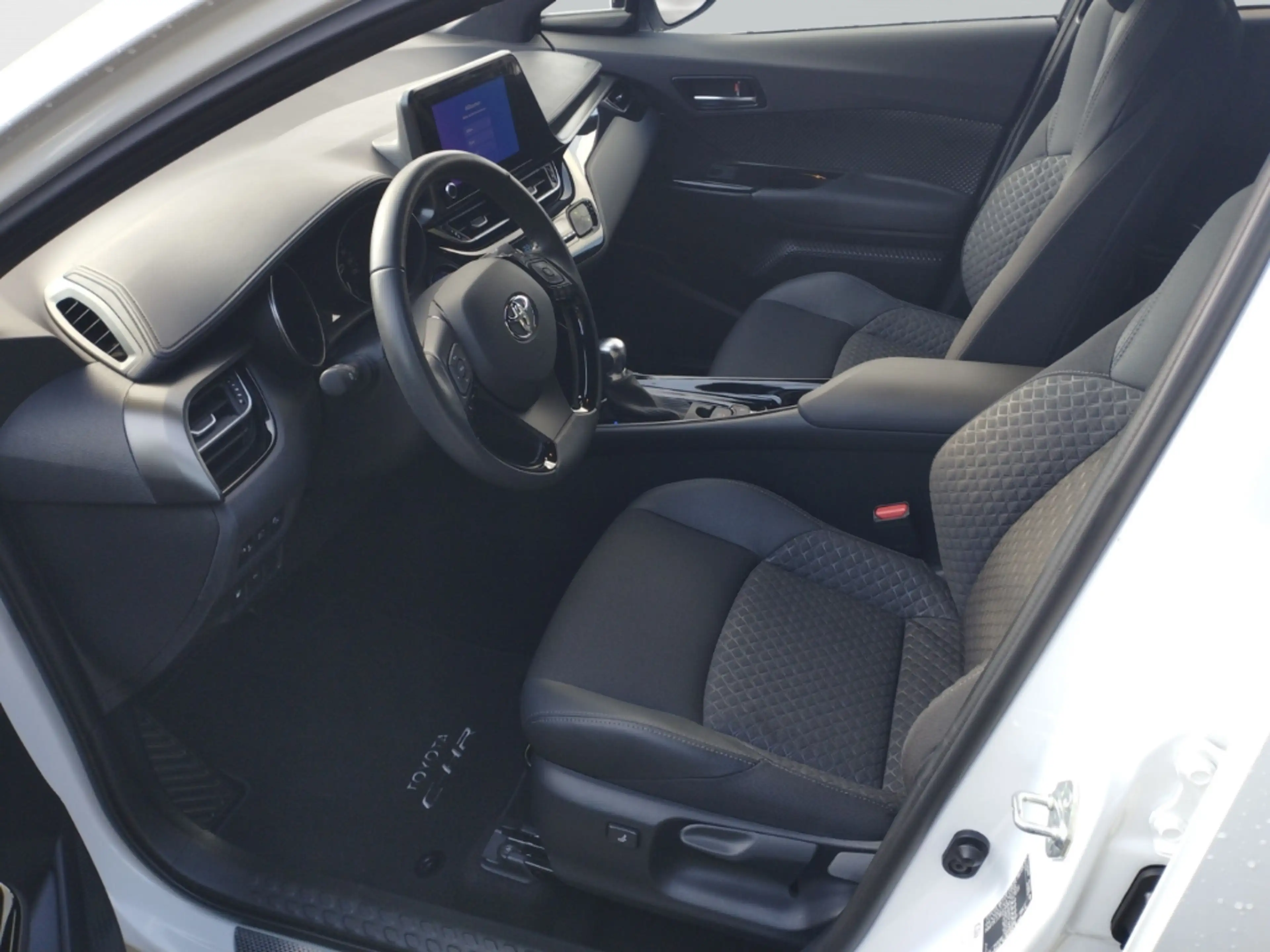 Toyota C-HR 1,8-l-Hybrid Team Deutschland+Smart Connect+EPH+Bi — photo 13