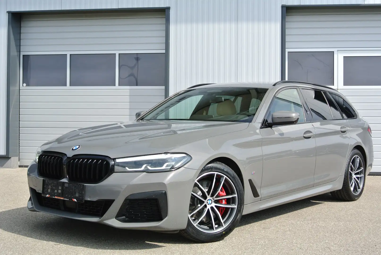 BMW 520 d touring Aut. **M-Sport**  LEDER * LED-SW Gris - 1