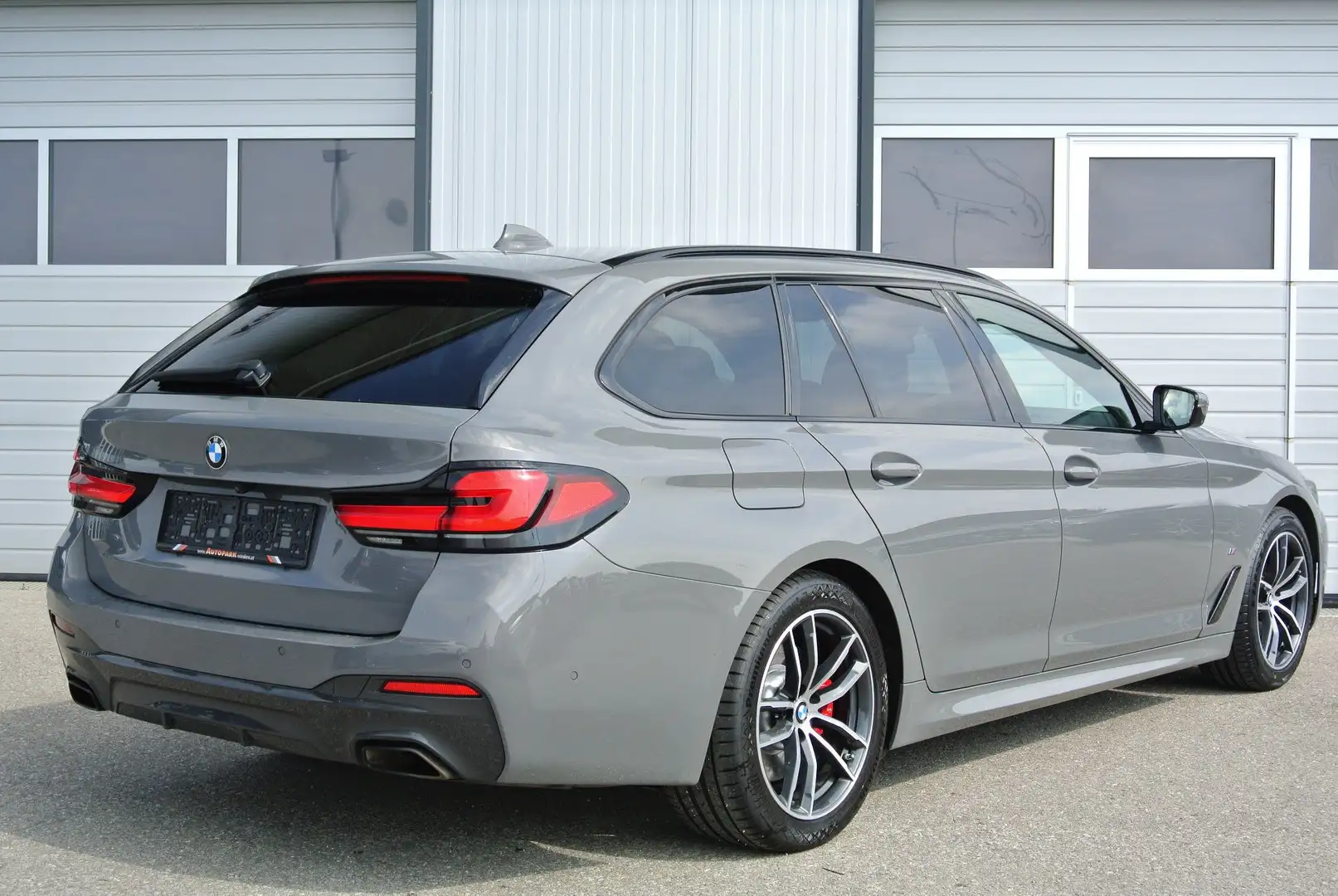 BMW 520 d touring Aut. **M-Sport**  LEDER * LED-SW Gris - 2