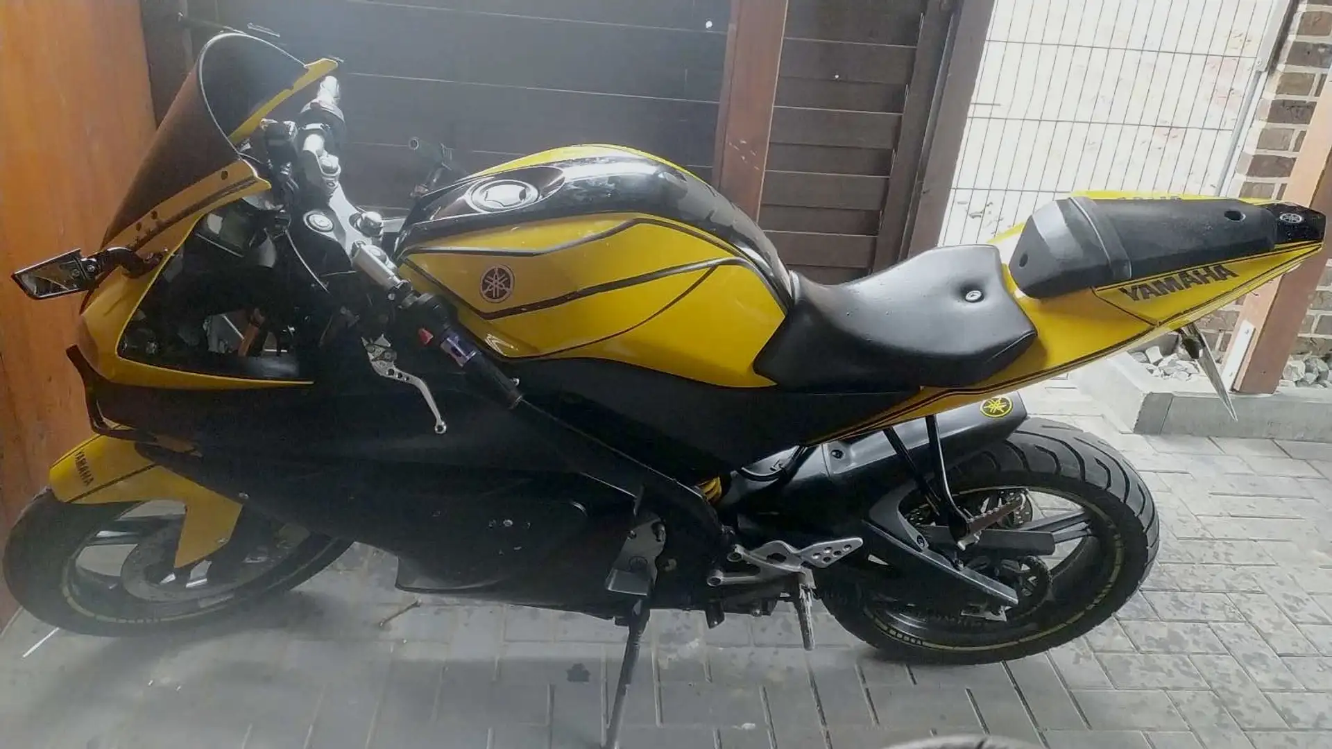 Yamaha YZF-R125 Jaune - 2