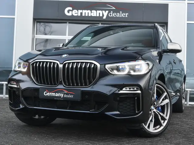 BMW X5 M view 5