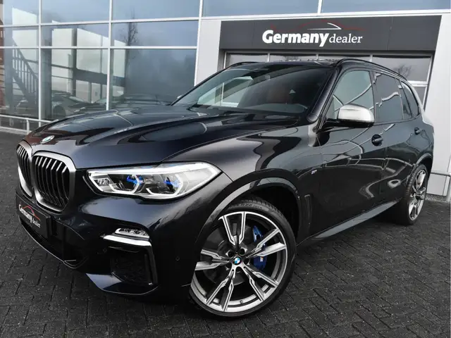 BMW X5 M view 3