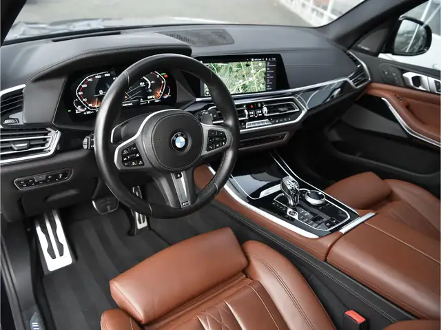 BMW X5 M view 10